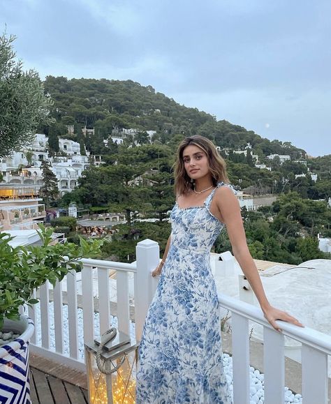 Taylor Hill Outfits, Taylor Hill Instagram, Reformation Nikita Dress, Taylor Hill Style, Taylor Marie Hill, Trumpet Skirt, Taylor Hill, Penelope Cruz, Reformation Dress