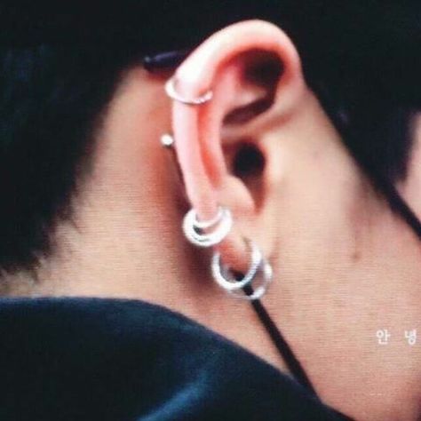 Jungkook Piercing, Lips Drawing, Aesthetic Boy, Piercing Tattoo, Body Mods, Piercing Jewelry, Tattoos And Piercings, Earings Piercings, Ear Piercings