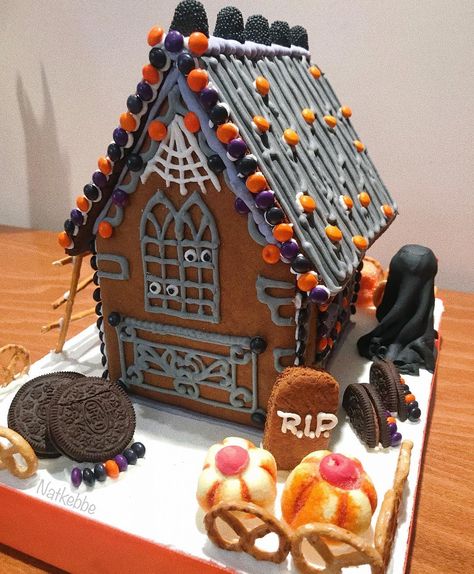 Instagram post by Nat’s Sugar & Spice • Mar 10, 2019 at 2:59pm UTC Haunted Gingerbread House, Easy Gingerbread House, Halloween Gingerbread House, Gingerbread House Template, Cool Gingerbread Houses, Gingerbread House Designs, House Template, Cookie House, Gingerbread House Decorations