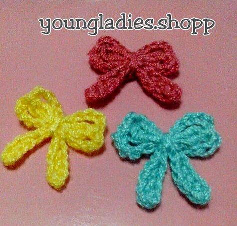 Crochet Bows Free Pattern, Crochet Bow Pattern, Crochet Bow, Crochet Poncho Free Pattern, Crochet Hair Clips, Crochet Heart Pattern, Cute Instagram, Crochet Earrings Pattern, Crochet Bows