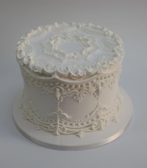 Royal Icing Cakes, Bolo Vintage, Iced Cake, Royal Cakes, Cupcakes Decorados, Cake Decorating Ideas, Pretty Birthday Cakes, Cute Birthday Cakes, Just Cakes