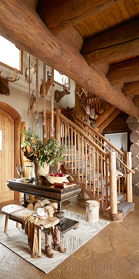 Enchanted by her Colorado ranch’s mountain backdrop and surrounding forests, designer Kirsten Norman used creamy colors and luxurious textiles to compliment the home’s log staircase. Rustic Staircase, California Beach House, Colorado Ranch, Lacquered Walls, Elegant Entryway, Winding Staircase, Entry Furniture, Wood Staircase, Glass Staircase