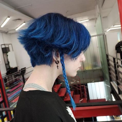 Venti Haircut Style, Grunge Pixie Haircut With Bangs, Tomboy Side Tails Hairstyle, Long In The Front Short In The Back, Short Under Dyed Hair, Venti Inspired Hair, Tomboyish Side Tails Hair Short, Tomboy Side Tails Hair, Short Hair With Long Strands