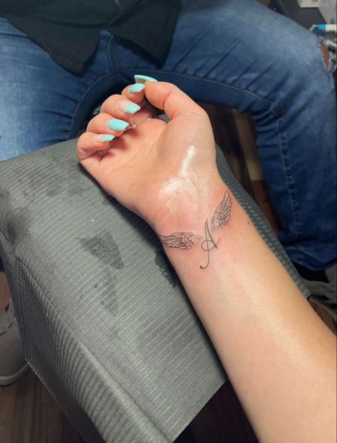 Angel Wing Wrist Tattoo, Wing Tattoos On Wrist, Angel Tattoo For Women, Angel Wing Tattoo, Tattoos For Dad Memorial, Tattoo Angel, Cute Hand Tattoos, Remembrance Tattoos, Pretty Hand Tattoos