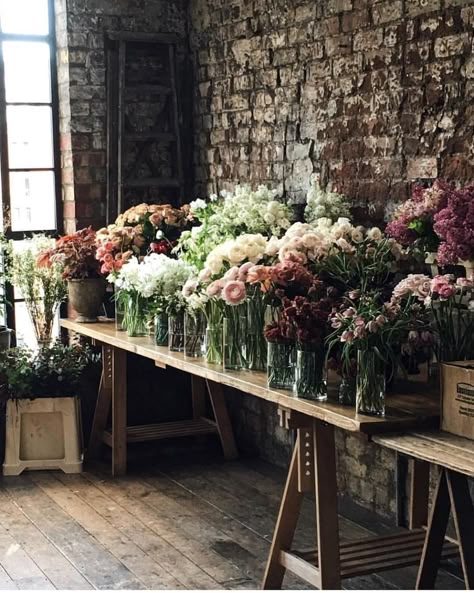 Floral Studio Work Spaces, Florist Shop Interior, Flower Shop Interiors, Florist Studio, Flower Shop Decor, Flower Cafe, Flower Shop Design, Flower Truck, Floral Business