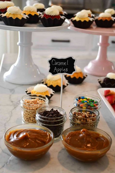 Try this easy caramel apple bar for your next fall party! You can scale it to any size and add as many caramel apple toppings as desired! Caramel Apple Toppings, Fall Dessert Bar, Make Your Own Caramel, Dessert Bar Ideas, Caramel Apple Bar, Caramel Dipping Sauce, Apple Bar, Caramel Apple Bars, Caramel Apples Easy