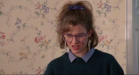 Adventures in Babysitting, 1987. 70s Fashion Glasses, 80s Female Detective, 80s Glasses Women, 90s Glasses Frames, Nerd Glasses Aesthetic, 80s Nerd Outfit, 90s Nerd Aesthetic, 80s Nerd Aesthetic, Adventures In Babysitting 1987