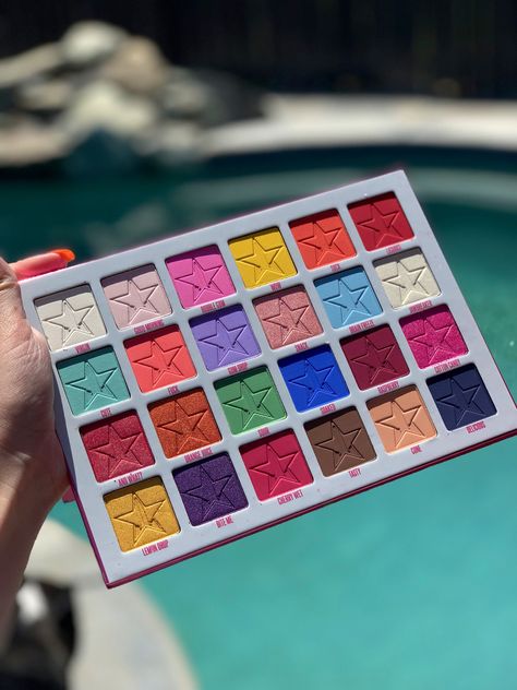 Jeffree Star Eyeshadow, Jeffree Star Palette, Star Makeup, Makeup Pallets, Makeup Accesories, Jeffree Star Cosmetics, Cool Makeup Looks, Favorite Makeup Products, Festival Makeup