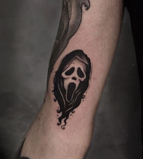 Scream Tatoos Ideas, Black Work Horror Tattoo, Ghostface Flash Tattoo, Ghost Face Tattoo Stencil, Scream Movie Tattoo, Small Horror Tattoos, Tattoos Ghostface, Scream Tattoo Ideas, Small Horror Tattoo Ideas