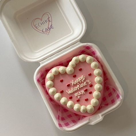 Mini Patisserie, Heart Shaped Cake, Tiny Cakes, Pastel Cakes, Korean Cake, Simple Cake Designs, Shaped Cake, Valentines Day Cakes, Simple Birthday Cake