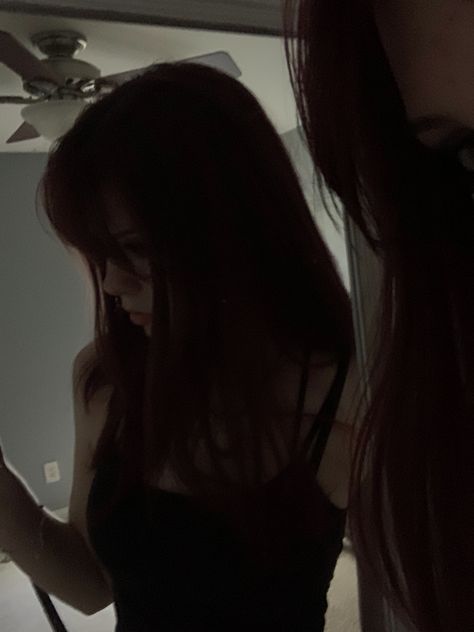 Red Hair Goth Aesthetic, Goth Mirror Selfie, Grunge Mirror Pics, Emo Selfie Poses, Grunge Selfie Ideas, Red Hair Mirror Selfie, Eleanor Core, Y2k Thirteen, 2000s Aesthetic Grunge