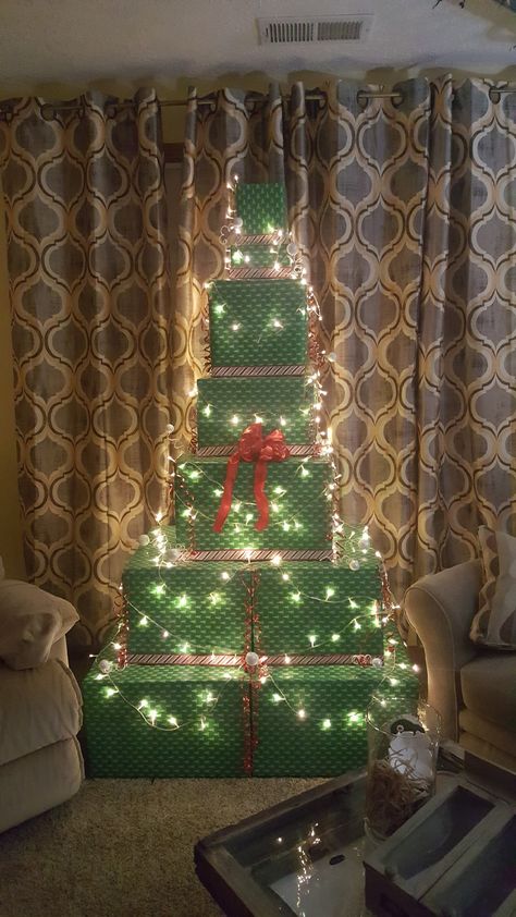 Cardboard Box Christmas Tree, Christmas Tree Out Of Boxes, Christmas Tree Box Diy, Creative Christmas Trees Themes, Diy Cardboard Christmas Tree, Cardboard Decor, Cardboard Christmas Tree, Christmas Tress, Christmas Tree Box