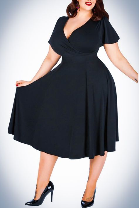 Cocktail Dress Plus Size, Plus Size Bridesmaid Dress, Cocktail Dress Plus, Plus Size Soft, Apple Shape, Plus Size Bridesmaid, Plus Size Fall, Bridesmaid Dresses Plus Size, Flattering Dresses