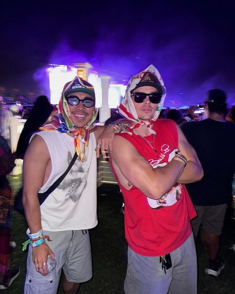 Edm Festival Outfit Men, Cold Rave Outfits, Male Festival Outfits, Hard Summer Festival Outfit, Hard Summer Festival, Coachella Outfit Men, Tomorrowland Outfit, One Day Or Day One, Carnaval Outfit