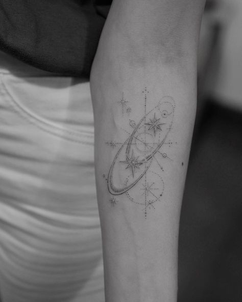 Doctor Woo on Instagram: “Binary stars ✨✨paired energy 💫❤️‍🔥💫 for @jenn_edit #hideawayatsuitex #slimneedle” Dr Woo, Binary Star, Star System, Family Tattoos, Star Tattoos, Body Modifications, Minimal Tattoo, Piercing Tattoo, Compass Tattoo