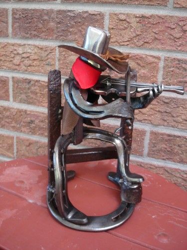 Metal Sculpture Artists, Welding Crafts, Horseshoe Projects, Horseshoe Decor, Railroad Spikes, Horseshoe Crafts, Welding Art Projects, Diy Welding, Horseshoe Art