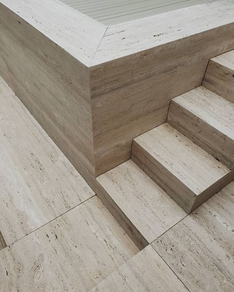 Travertine details around the rooftop swimming pool at our MAS Penthouse project in Antwerp. #dietervandervelpenarchitects Marble Pool, Marble Showroom, Rooftop Swimming Pool, Luxury Poolside, Travertine Outdoor, Travertine Pool, Marble Detail, Interior Design Images, Casa Country