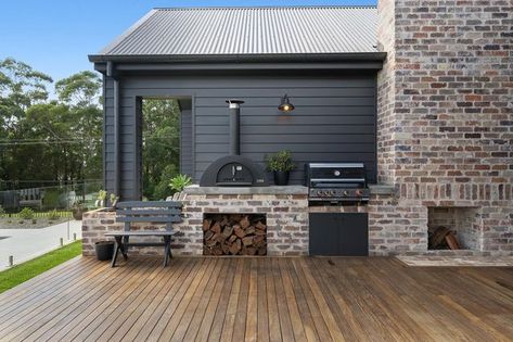 Kitchen Build Ideas, Small Backyard Kitchen, Diy Outdoor Kitchen Plans, Contemporary Backyard, Outdoor Bbq Area, Luxury Landscaping, Outdoor Gas Fireplace, Outdoor Kitchen Plans, Outdoor Bbq Kitchen