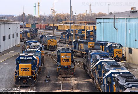 Csx Locomotives, Csx Transportation, Grand Funk Railroad, Csx Trains, Florida East Coast, Railroad Companies, Railroad Pictures, Southern Railways, Norfolk Southern