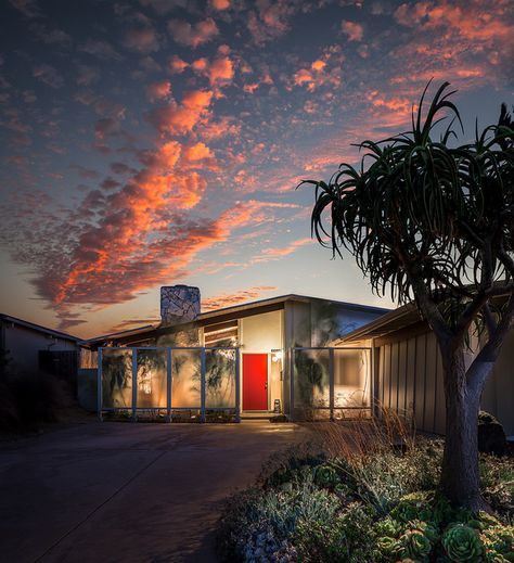 William Krisel-designed home in San Diego. Bohemian Loft, Mcm Architecture, Mid Century Exterior, San Diego Houses, California Desert, Nice Places, Mid Century Architecture, Mod Style, Country Houses