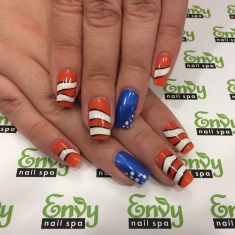 Finding Nemo, Clown Fish Nails - Envy Nail Spa Finding Nemo Acrylic Nails, Finding Nemo Nails Disney, Finding Nemo Nail Designs, Finding Nemo Nail Art, Nemo Nail Art, Fish Nails Designs, Finding Nemo Nails, Nemo Nails, Camp Nails