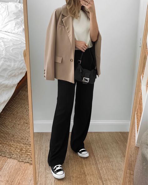 Fendi Baguette Outfit, Fendi Baguette Black, Black Wide Leg Dress Pants, Wide Leg Dress Pants, Black Handbag, Fendi Baguette, New Balance Women, Work Looks, May I