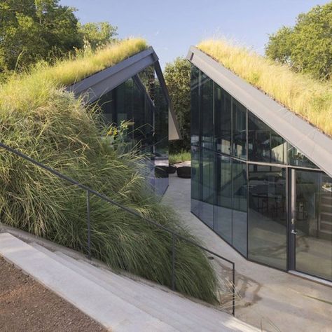 Underground Building, Underground Living, Earth Sheltered Homes, Dunes House, Earth Sheltered, Modernist Architects, Underground Homes, Roof Architecture, Architecture Magazines