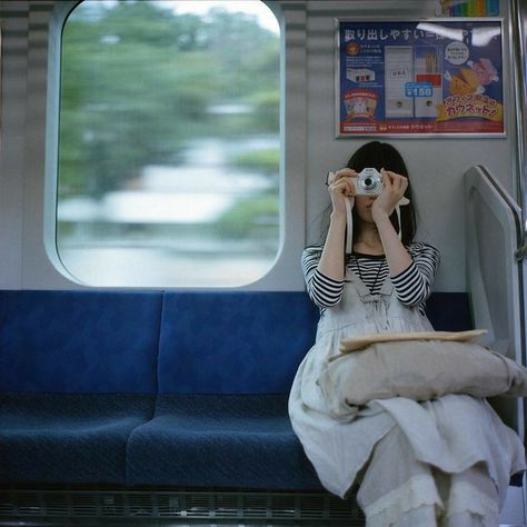 Girls Squad, Girls With Cameras, Scenic Railroads, Art Pics, Second Account, Train Photography, Japan Photo, Ap Art, Train Tracks