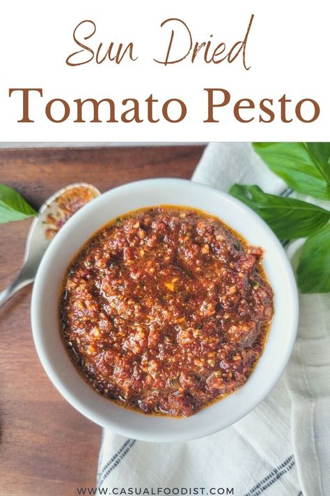 Sun dried tomato pesto (pesto rosso) is a delicious and versatile Italian sauce that comes together in minutes. Discover the best recipe for sun dried tomato pesto. Dried Tomato Pesto Recipe, Sun Dried Tomato Pesto Recipe, Preserving Produce, Tomato Pesto Recipe, Italian Sides, Vegetarian Pasta Sauce, Sage Pesto, Sun Dried Tomato Pesto, Homemade Pesto Recipe