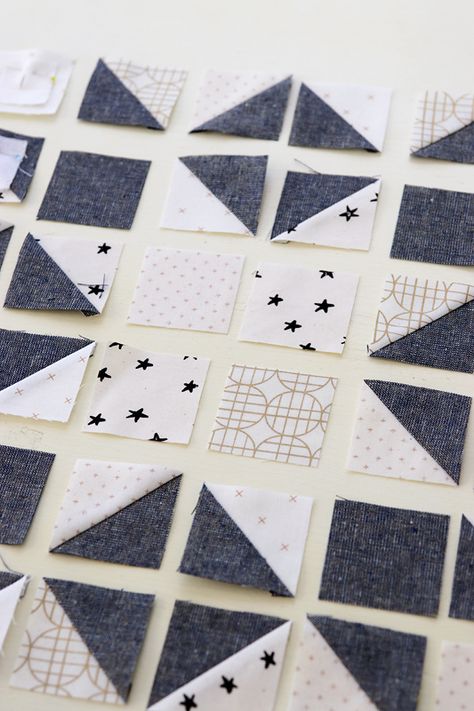 A scrappy star quilt block tutorial by Bonjour Quilts. Come over to see how to sew up this 9 star quilt block with your stash or scraps. Lamone Star Quilt, Crystal Star Quilt Pattern, Star Quilt Blocks, Star Quilt Patterns, Star Blocks, Fabric Stars, Quilt Block Tutorial, Modern Quilt Patterns, Star Quilts