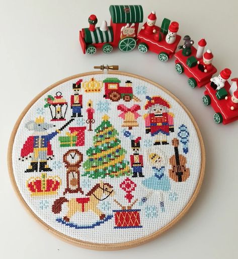 Christmas Sampler, Holiday Cross Stitch Patterns, Cross Stitch Numbers, Easy Cross Stitch Patterns, Halloween Cross Stitch Patterns, Xmas Cross Stitch, Cross Stitch Christmas, Cross Stitch Christmas Ornaments, Stitch Christmas