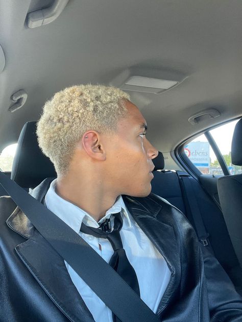 Black Man Blond Hair, Black Guy Blonde Hair, Black Man Blonde Hair, Blonde Afro Men, Black Men Blonde Hair, Blonde Hair Black Men, Black Men Hair Colour, Platinum Blonde Hair Men, Bleached Hair Men