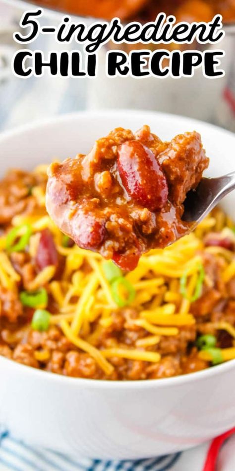 My mom's 5-Ingredient Chili Recipe has been a favorite of mine for years! This easy chili recipe uses pantry staples for a dinner win you'll want to make again and again! #BreadBoozeBacon #chili #5ingredients #groundbeef #beans #dinner #gameday 5 Ingredient Crockpot Chili, Easy Dump Chili Recipe, Chili Ingredients List, Easy Crockpot Chili 5 Ingredients, Easy Chili Recipe Crockpot 5 Ingredient, Chili Small Batch, 5 Can Chili, Easy Chili Bean Recipe, 5 Ingredient Chili Recipe