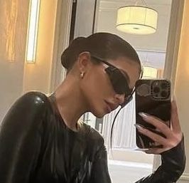 Kylie Jenner Slick Back Bun, Kylie Jenner Bun, Side Part Low Bun, Slick Back Side Part, Slick Back Bun, Slick Back, Low Bun, Side Part, Makeup Inspo