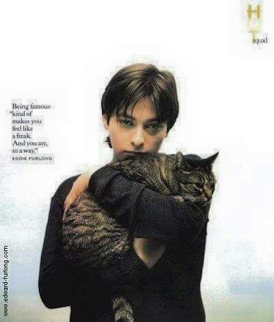 Eddie Furlong, Celebrities With Cats, Edward Furlong, Men With Cats, Victorian Boy, Poses References, Cat People, Keanu Reeves, A Cat