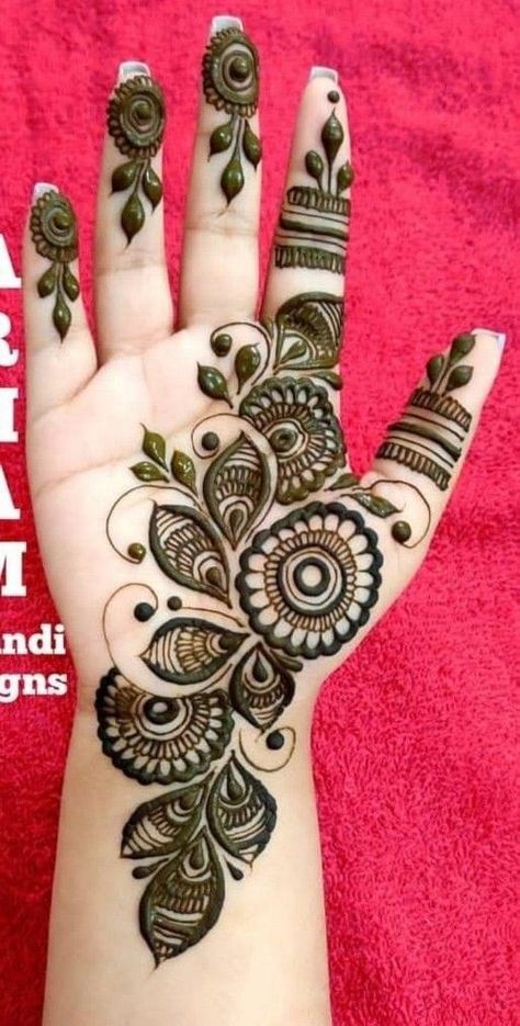 Mehindi Desgin Simple, Aesthetic Mehndi, Beautiful Mehndi Designs, Arab Countries, Bridal Mehandi, Simple Arabic Mehndi Designs, Henna Wedding, Mehndi Designs Bridal Hands, Beginner Henna Designs