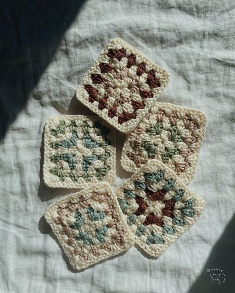 it’s hot outside! keep your tables safe from the perspiration on your cool drinks 🍋🧊 #cousinscrochet #hookedonjoy #crochet #etsy #womenowned #smallbusiness #handmade #household #homedecor #gift #smallbusiness #aesthetic #neutral #simple Granny Square Coasters, Coaster Aesthetic, Elegant Coasters, Color Block Crochet, Block Crochet, Coasters Crochet, Crochet Products, Cool Drinks, Daisy Bags