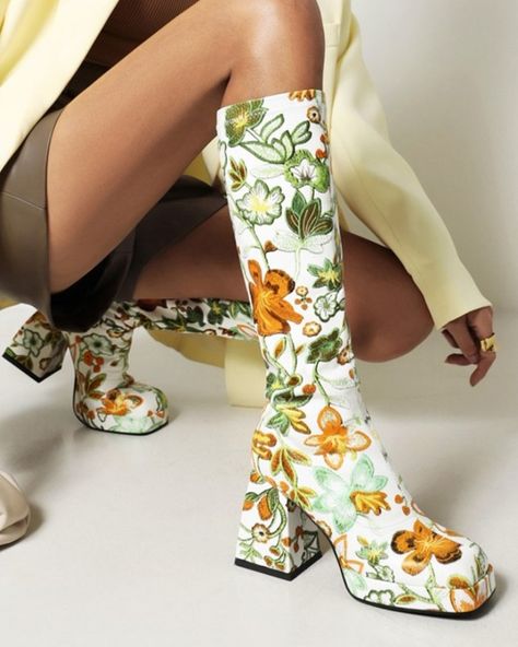 New Trend Shoes, Flower Boots, Boots Square Toe, Chunky Heels Boots, Square Toe Boots, Floral Squares, Super High Heels, Platform Heels Chunky, Boots Women Fashion