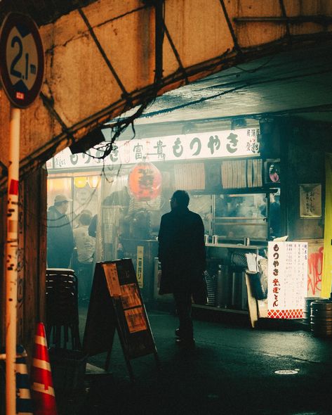 Yurakucho. 📸 Comment ‘ PRESET ‘ and I’ll help you achieve this look in your photos with my Lightroom presets pack 📸 Tokyo Cinematic night street photography Cinematic Night Photography, Cinematic Street Photography, Manchester Photoshoot, Night Street Photoshoot, Cinema Ideas, Manhattan Street, Night Street Photography, Photography Japan, Night Street