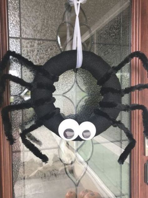 Door Diy Ideas, Halloween Wreaths For Front Door, Wreaths For Front Door Diy, Front Door Diy, Spooky Diy, Bricolage Halloween, Halloween Mesh Wreaths, Homemade Halloween Decorations, Diy Halloween Wreath