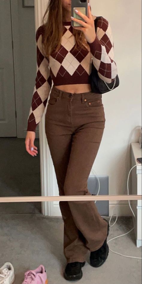 Brown Baggie Jeans Outfit, Outfits With Brown Flare Jeans, Brown Bootcut Jeans Outfit, Brown Jeans Outfit Ideas, Brown Flare Jeans Outfit, How To Style Brown Jeans, Y2k Outfits Brown, Brown Flare Pants Outfit, Blue Jumper Outfit