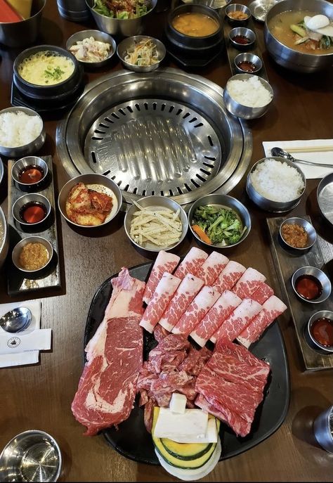 Korean Food Bbq, K Bbq Aesthetic, Korean Bbq Restaurant Aesthetic, Korean Bbq Seoul, Korean Barbecue Aesthetic, Bbq Aesthetic Night, Korean Bbq Grill Table, Kbbq Korean Aesthetic, Korean Bbq At Home Set Up