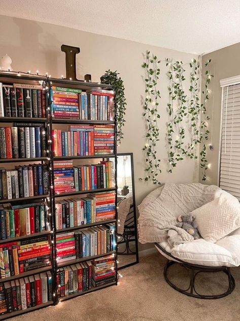 Small Office Ideas With Bookshelves, Room Ideas Aesthetic With Bookshelf, Aesthetic Bedroom With Bookshelves, Cozy Bookish Bedroom Aesthetic, Room Ideas For Readers, Books Room Ideas, Small Library Room Aesthetic, Reading Nook Loft Ideas, Book Room Inspiration