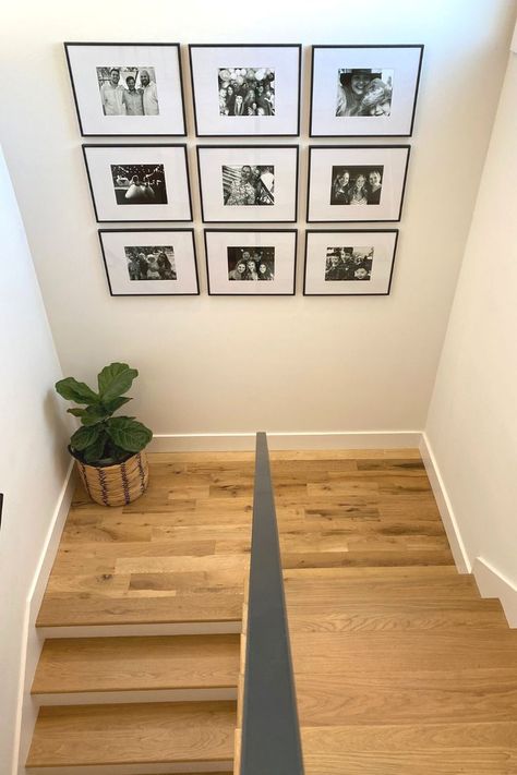 staircase landing gallery wall 
https://almsparkinteriordesign.com/portfolio/ Decoration Cage Escalier, Staircase Landing Decor, Stairs Wall Decor Ideas, Stairs Wall Design, Stairs Wall Decor, Foto Scale, Stair Landing Decor, Stair Wall Decor, Landing Decor