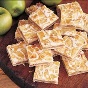 Apple Danish Recipe, Apple Squares, Pie Squares, Apple Danish, Danish Recipes, Danish Recipe, Apple Pie Bars, Apple Bars, Mid Afternoon