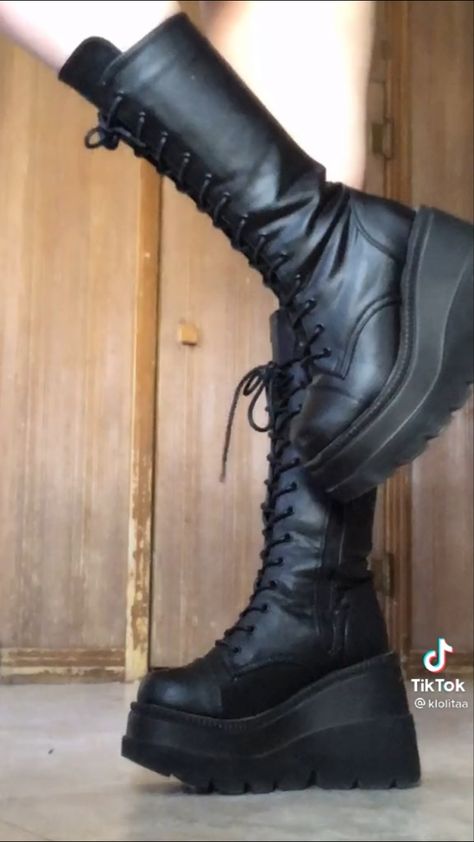 Big Goth Boots, Emo Boots, Goth Boots, Alt Outfits, Emo Outfits, Swag Shoes, Goth Outfits, Pretty Shoes, Dream Shoes