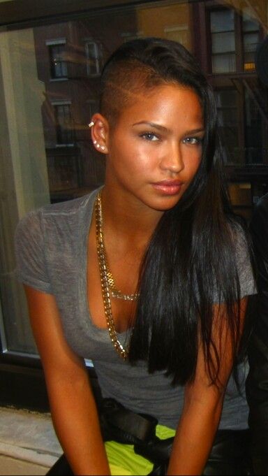 Cassie Cassie Hair, Cabello Afro Natural, Half Shaved Hair, Shaved Side Hairstyles, Half Shaved, Shaved Hair, Love Hair, Gorgeous Hair, Hair Goals