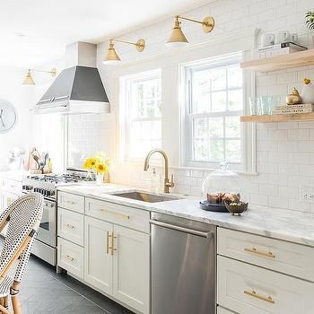 Don't think I like all the exposed silver appliances with gold hardware  White and Gold Kitchen with Bertazzoni Range Bertazzoni Range, Model Dapur, Farmhouse Kitchen Lighting, Kabinet Dapur, Kitchen Finishes, Gold Kitchen, Kitchen Hardware, Kitchen Lighting Fixtures, Beach Design