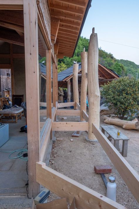 Japanese Timber Frame, Frame Addition, Arched Cabin, Timber Logs, Work In Japan, Sauna Design, Asian Architecture, Cob House, Timber Frame Homes