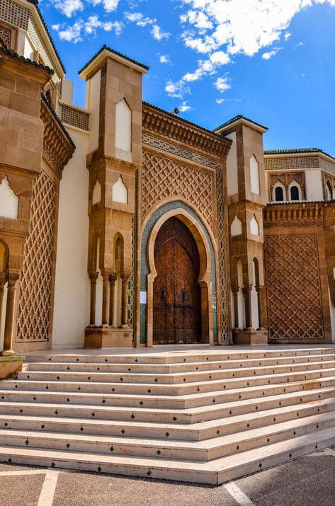 Moroccan Architecture Exterior, Andalusian Architecture, Castle Exterior, Agadir Morocco, Moorish Architecture, Moroccan Inspiration, Mosque Design, Entrance Gates Design, Mosque Architecture